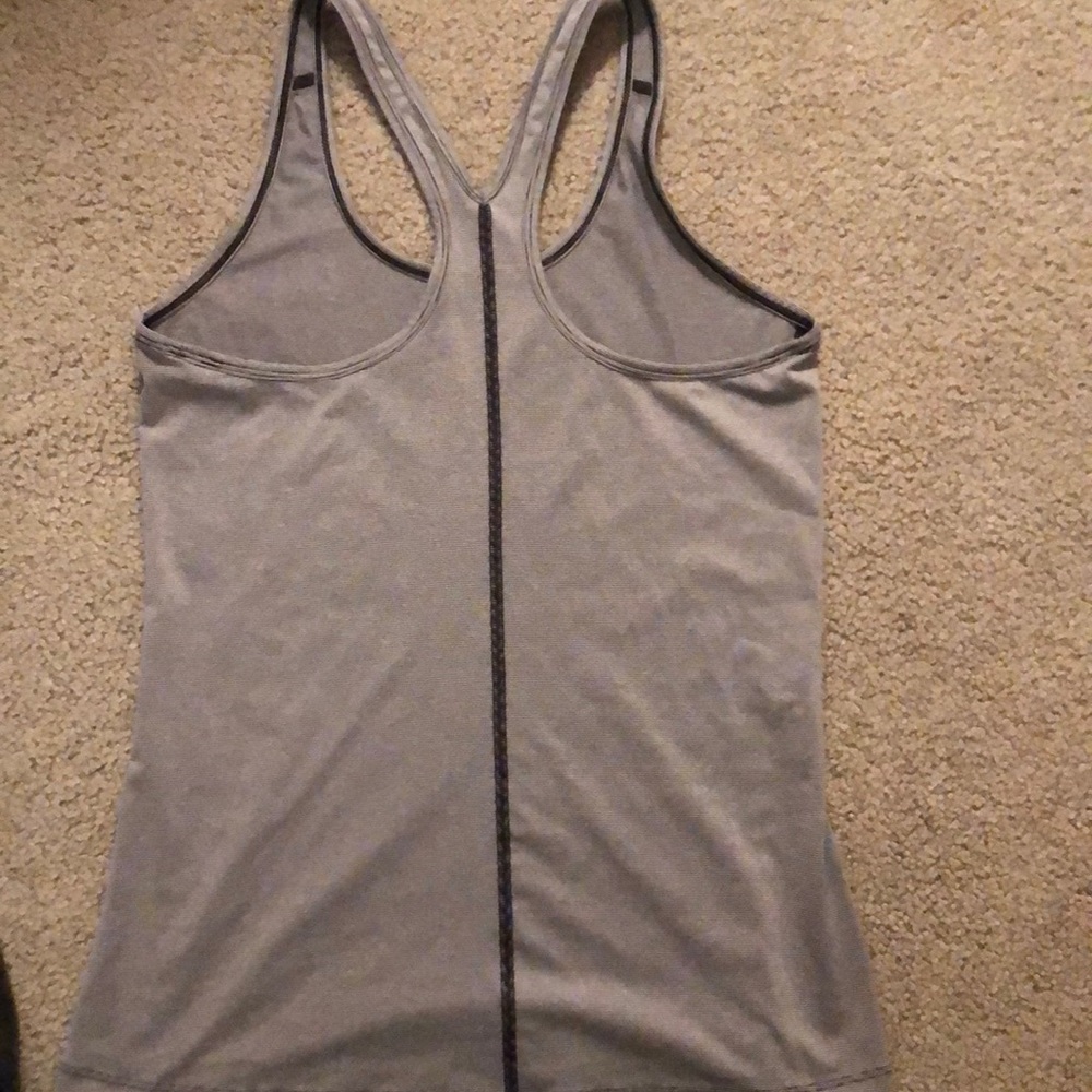 UNDER ARMOUR tee - Picture 3 of 3